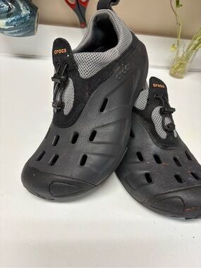 CROCS Black and Gray Slip-On Lightweight Clogs men’s size 8